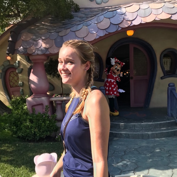 Meet your Posher, Hannah - Picture 1 of 1